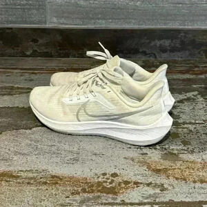 Nike White Running Shoes Women’s 9.5 US Slightly Used